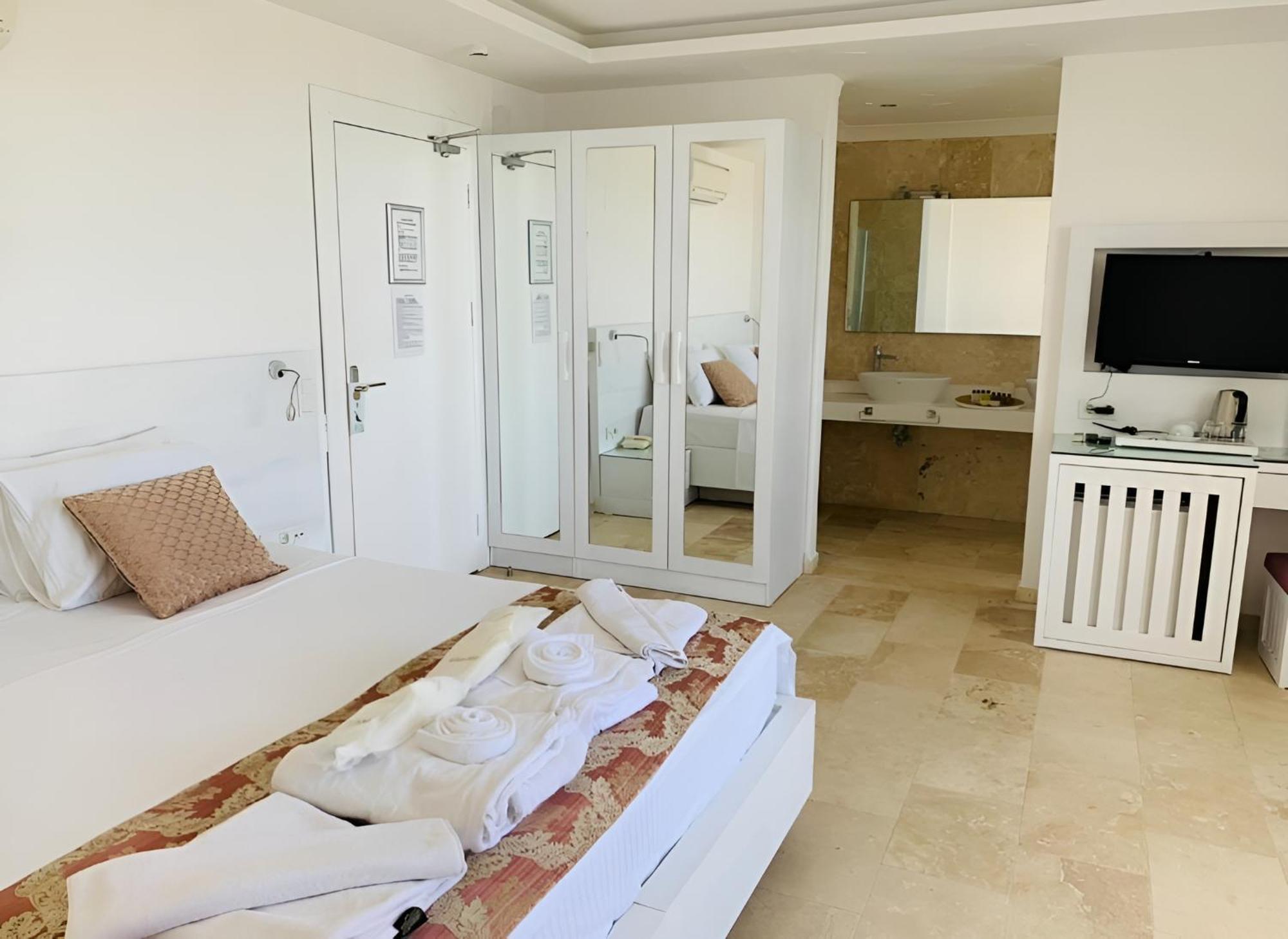Oasis Hotel (Adults Only) Калкан Екстериор снимка